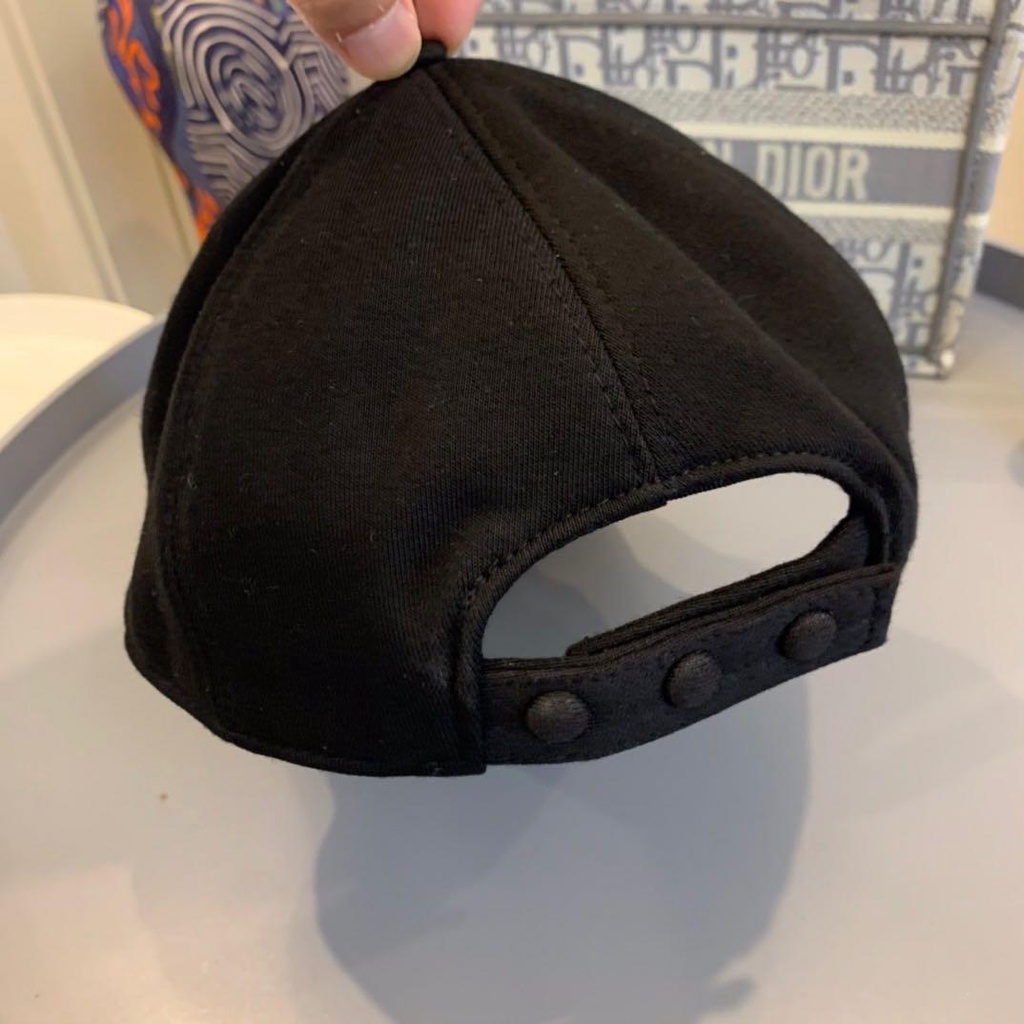 Mũ Lưỡi Trai Burberry Màu Trơn Dễ Phối Đồ Thời Trang Phong Cách Retro Cho Nam