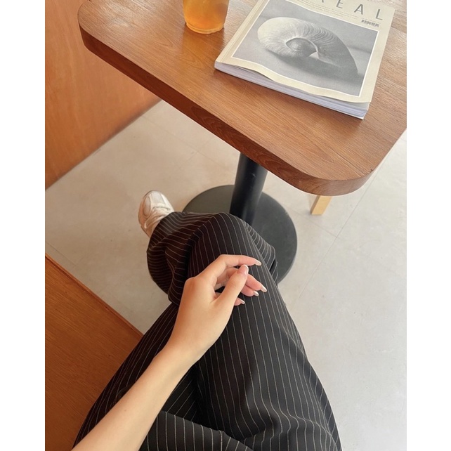 LIMITED quần kẻ dáng dài màu đen