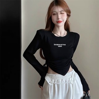 ÁO CROPTOP TAY DÀI RÚT DÂY IN CHỮ RD33