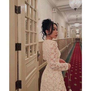 Đầm dáng chữ A ren hoa cổ tròn