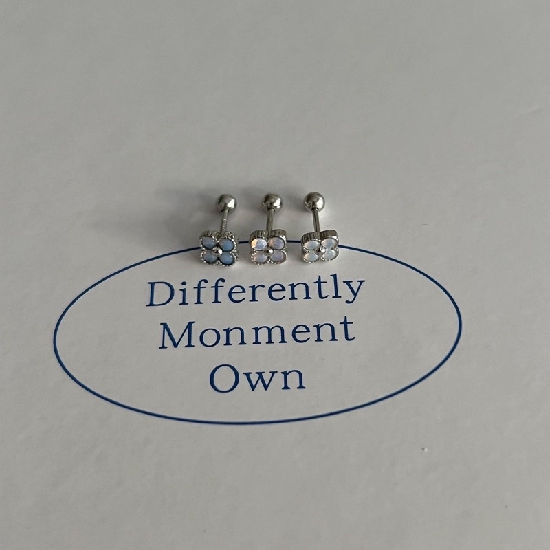 𝐯𝐞𝐥𝐯𝐞𝐭𝐩𝐢𝐧𝐤.𝐚𝐜𝐜🇰🇷 | Khuyên tai chốt bi vặn “Clover”