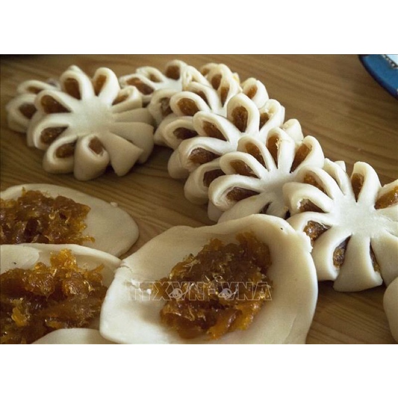 BÁNH HOA MAI NHÂN KHÓM