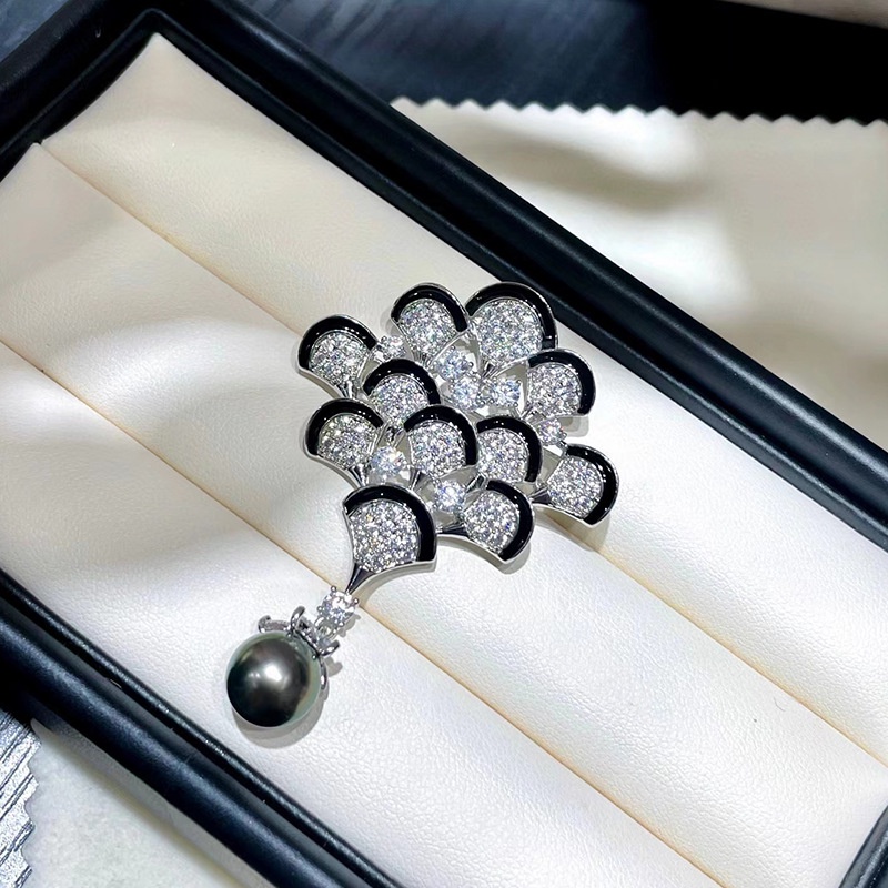Ghim Cài Áo Hình Quạt Tráng Men Viền Đen Đính Đá zircon Ngọc Trai Nước Ngọt