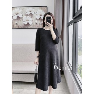 Váy bầu gân đen cổ ngọc