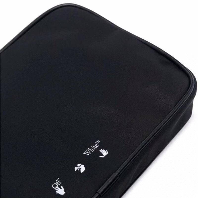 Ví Cầm Tay Bằng nylon Màu Đen In logo OW Phối Khóa Kéo