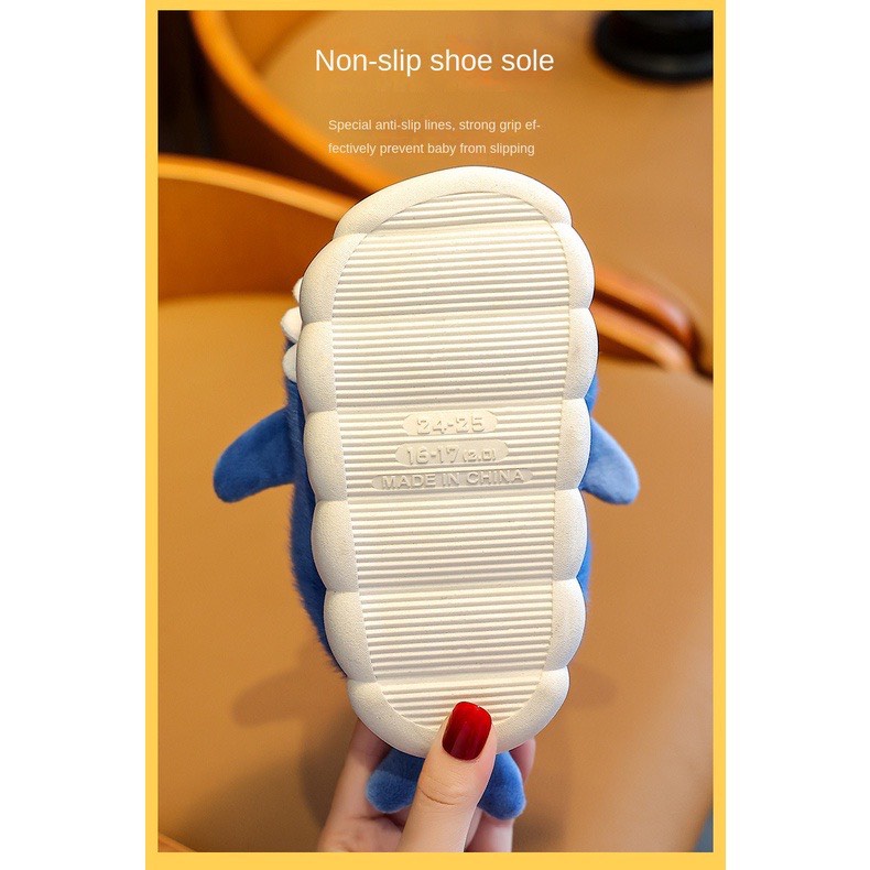 Dép sục bông hình cá mập cho bé yêu