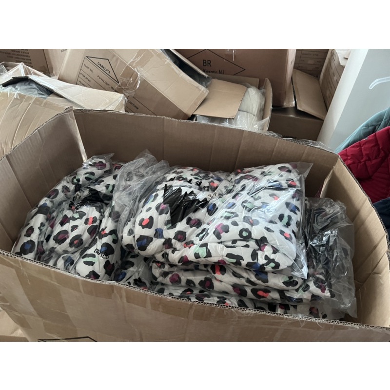 Áo liền quần xuất dư