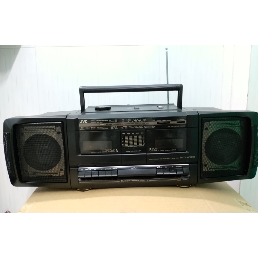 Radio cassette JVC PC-W100 đồ cũ nghe hay ok 100% màu đen ( có đường line gắn điện thoại vào nghe )