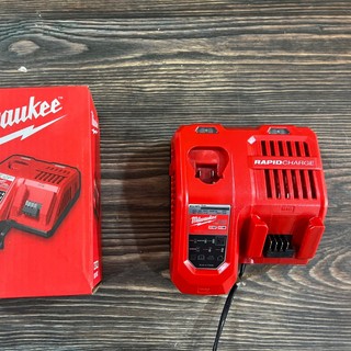 Pin Milwaukee 18v ( Hàng chính hãng )