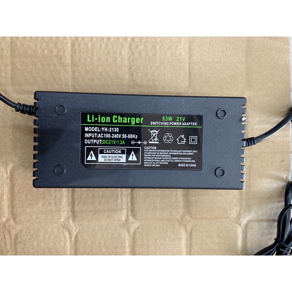 Sạc Adapter pin li-ion 21V 3A có quạt
