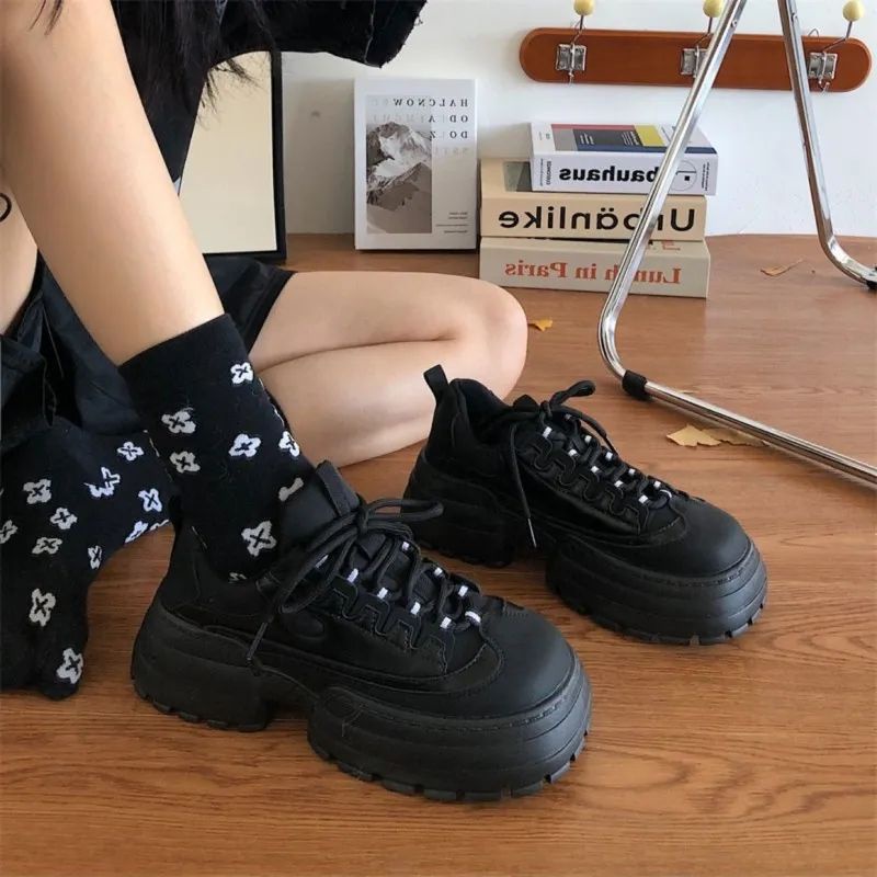 Giày Đen Đế Dày Tăng Chiều Cao Phong Cách Retro Cho Nữ