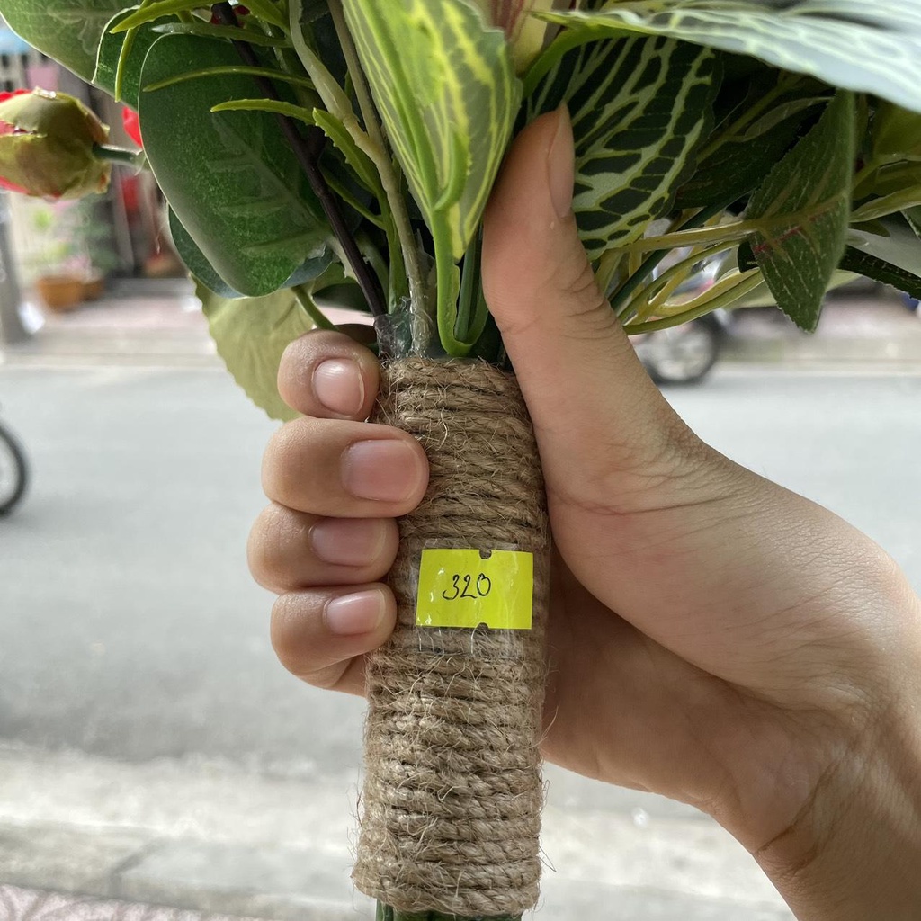 Bó hoa cưới cầm tay cô dâu tông đỏ được các tiệm áo cưới mua nhiều Giangpkc 1202022  Phụ kiện cưới Giang