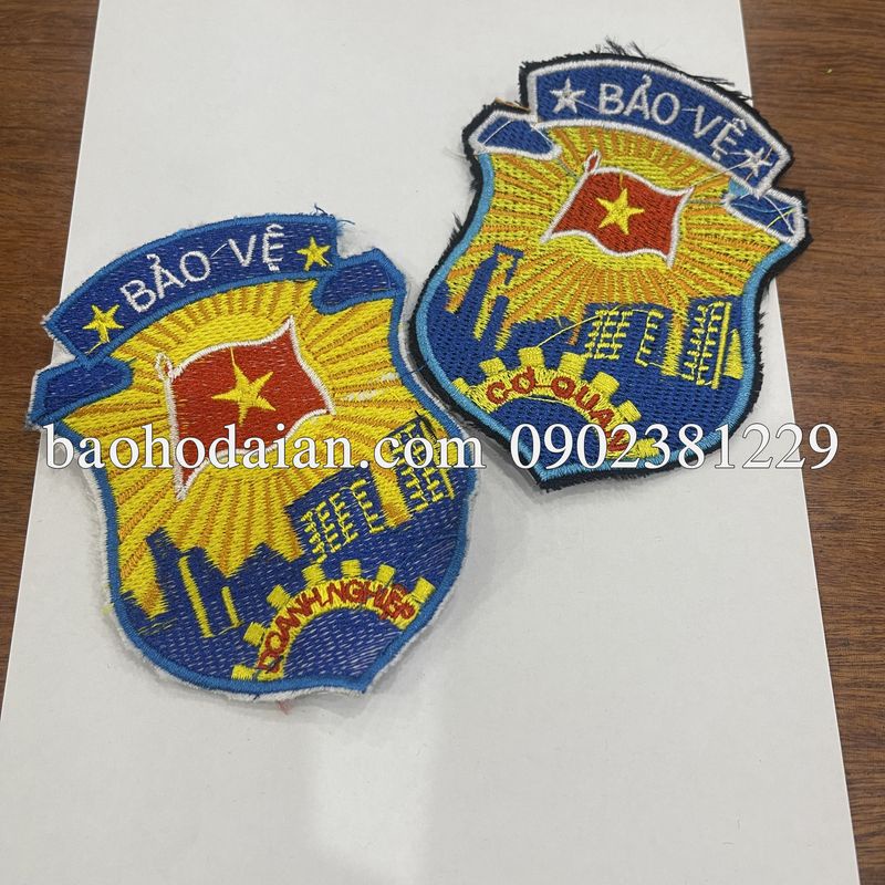 Logo bảo vệ cơ quan thêu sẵn - màu xanh may lên áo