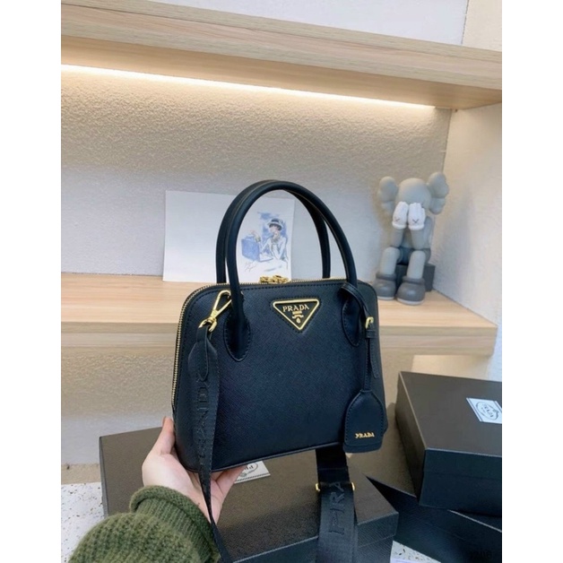 Túi prada hến s25