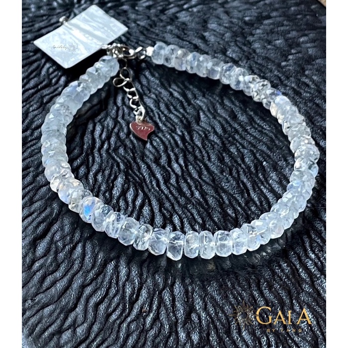 Vòng Tay Đá Ánh Trăng Vip Cắt Giác - Gaia By Yang