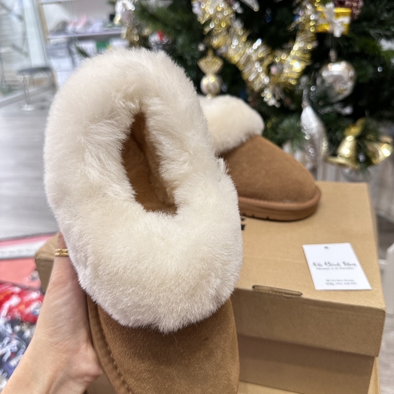 Bốt cổ lông U.G.G