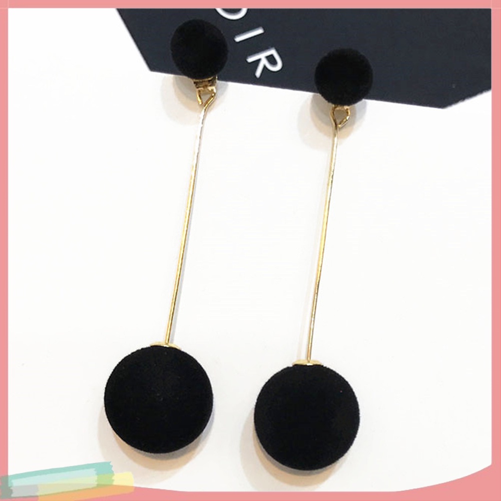 Khuyên tai nữ phối bông lông dáng dài phong cách thời trang