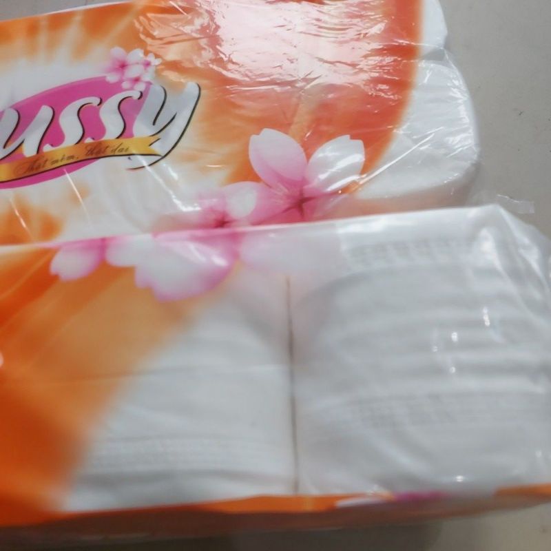GIẤY VỆ SINH 3 LỚP LUSSY 10 CUỘN 900g
