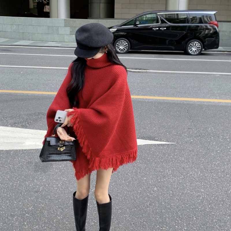 Áo choàng len cổ lọ cho nữ dáng rộng tua rua màu đỏ cho noel và Tết phong cách trẻ trung hàn quốc