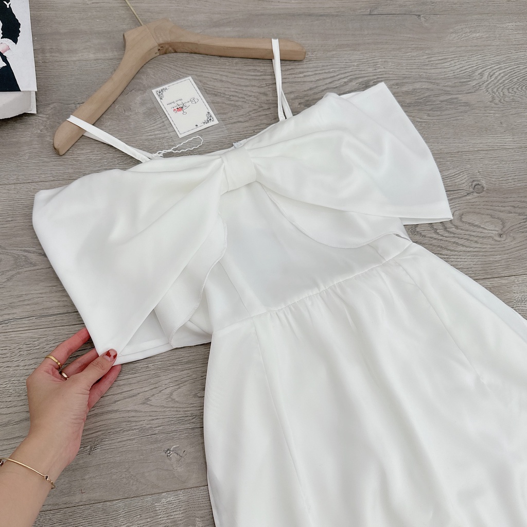 Áo dài lụa trắng hai dây trễ vai nơ ngực 4 tà