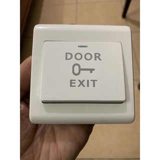 Nút nhấn mở cửa door exit