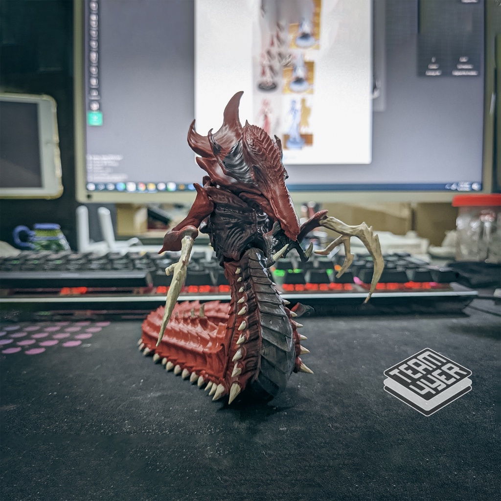 Mô Hình Starcraft Hydralisk Bằng Chất Liệu Nhựa Resin - Cao 12 cm
