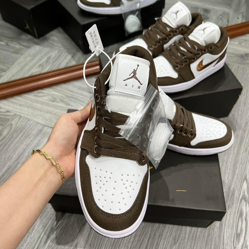 Giày thể thao sneaker nâu thấp cổ
