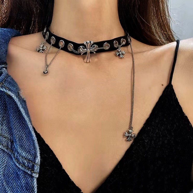 Vòng Cổ Choker Da Ngắn Màu Đen Phối Mặt Thánh Giá Phong Cách Retro