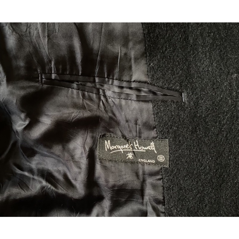 Thanh lý khoác dạ màu đen 6 cúc