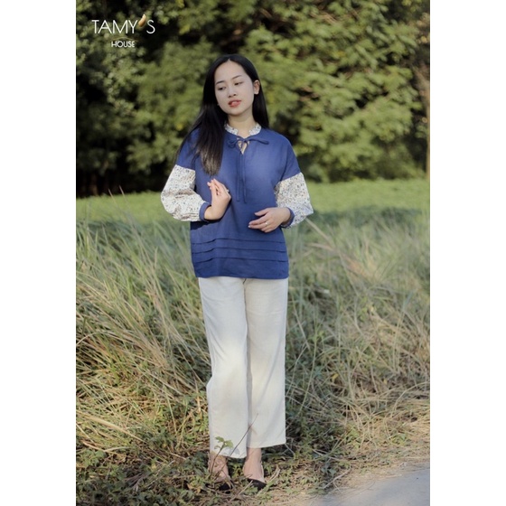 Áo linen cổ tàu thắt nơ phối hoa nhí