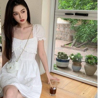 Đầm Cổ Tim Nhún Chỉ Ngực Nút Bọc