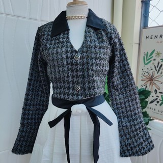 Set croptop dạ cổ vest chân váy trắng