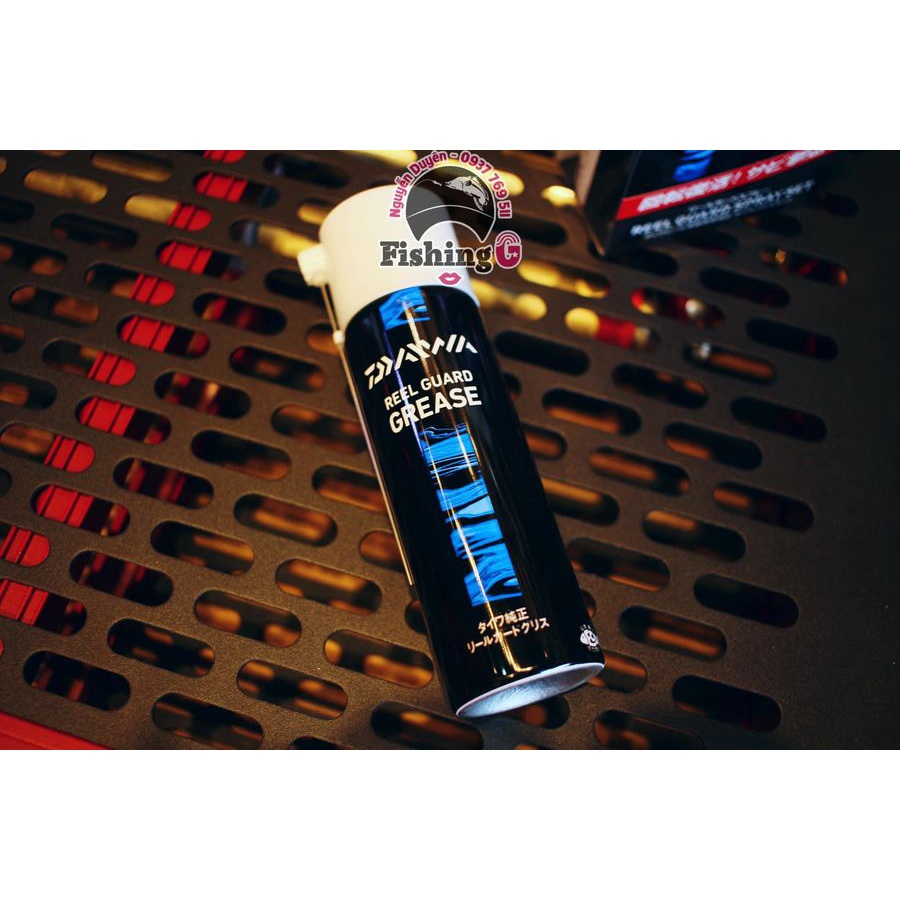 Cặp dầu mỡ Daiwa dang xịt vệ sinh máy câu