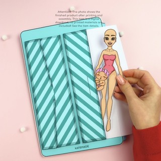Gia đình búp bê giấy màu đỏ