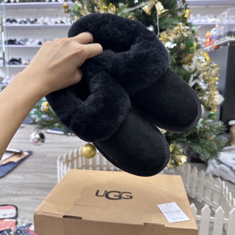 Bốt cổ lông U.G.G