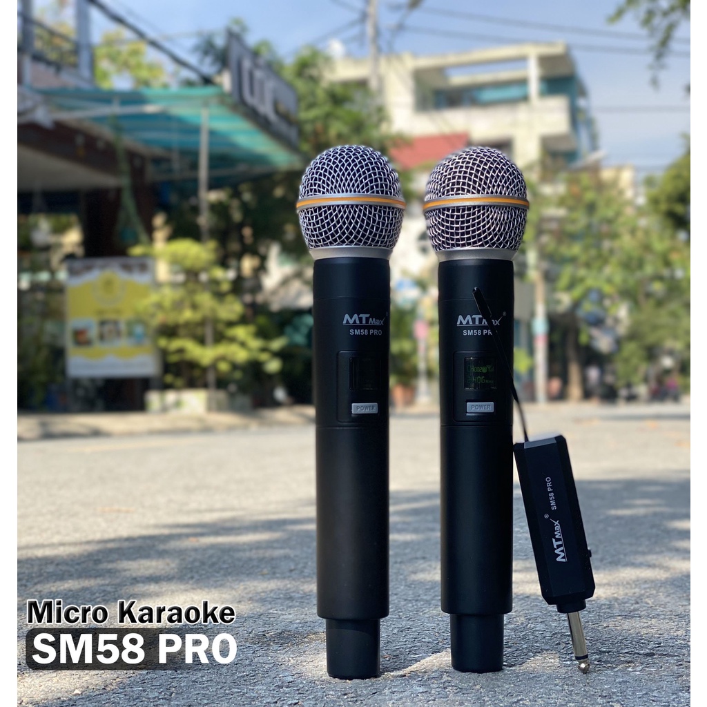 Micro Karaoke Hát Nhẹ Không Dây MTMAX SM58 PRO Cao Cấp 2 Mic - Màn hình Led hiển thị thông số. BH12 tháng