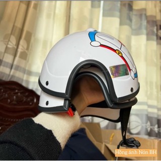 Mũ bảo hiểm kết đôrêmon mẫu mới ( hình shop tự chụp)