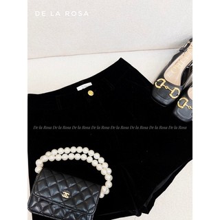 Quần short nhung Lyn Short by De la Rosa