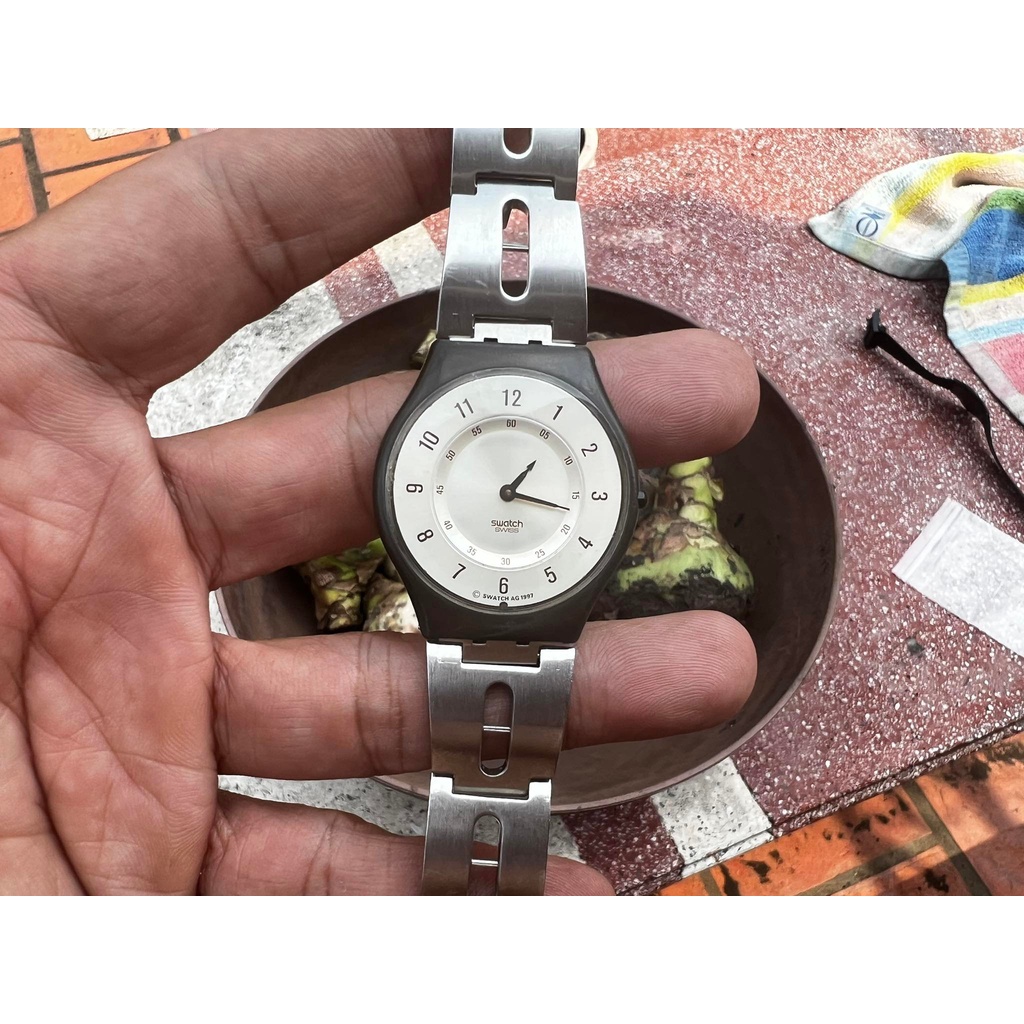 Đồng hồ Swatch Skin siêu mõng nam nữ đeo đều ok. dây inox rất đẹp. e nó  chính hãng  thụy sĩ mới 95%