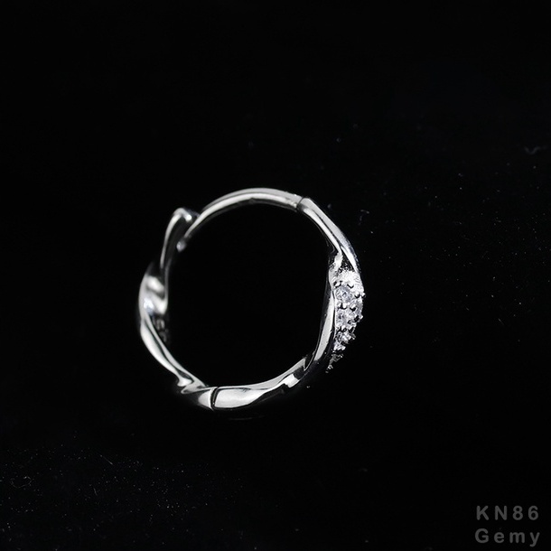 Khuyên tai nam bạc tròn s925 xoắn đính đá độc lạ, phong cách unisex Marcus (1 chiếc) | GEMY SILVER KN86