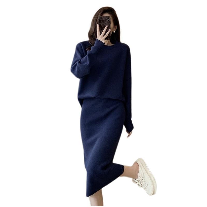 Áo Len Cánh Dơi Chui Đầu Phối Chân Váy Dệt Kim Xẻ Tà Ôm Dáng Vừa Vặn Mùa Thu Đông Cho Nữ