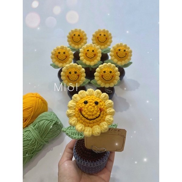 Chậu hoa mặt cười bằng len