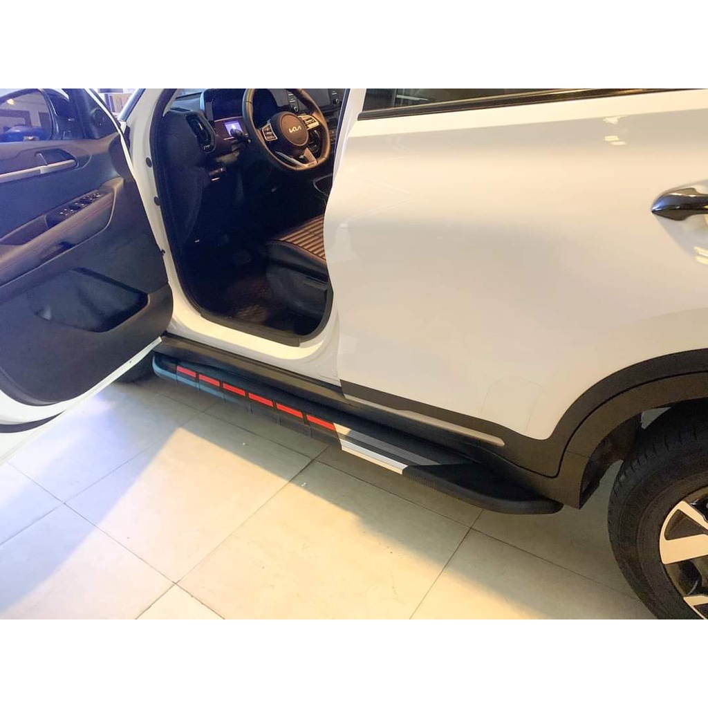 Bậc lên xuống, bệ bước chân xe Kia Sonet. Mẫu nhôm đúc. Khắc laser logo. Siêu KM