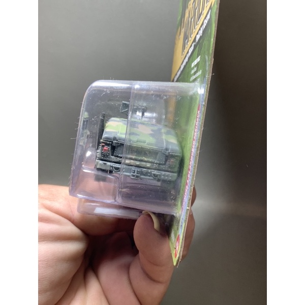 Xe mô hình Johnny Lightning M1025 HMMWV Armored Carrier tỉ lệ 1/64