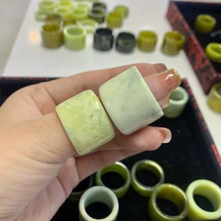 Nhẫn Serpentine màu đẹp thời trang