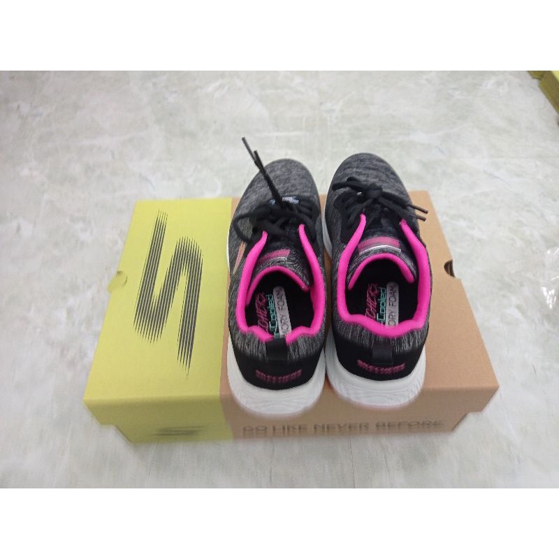 Giày skechers nữ chính hãng