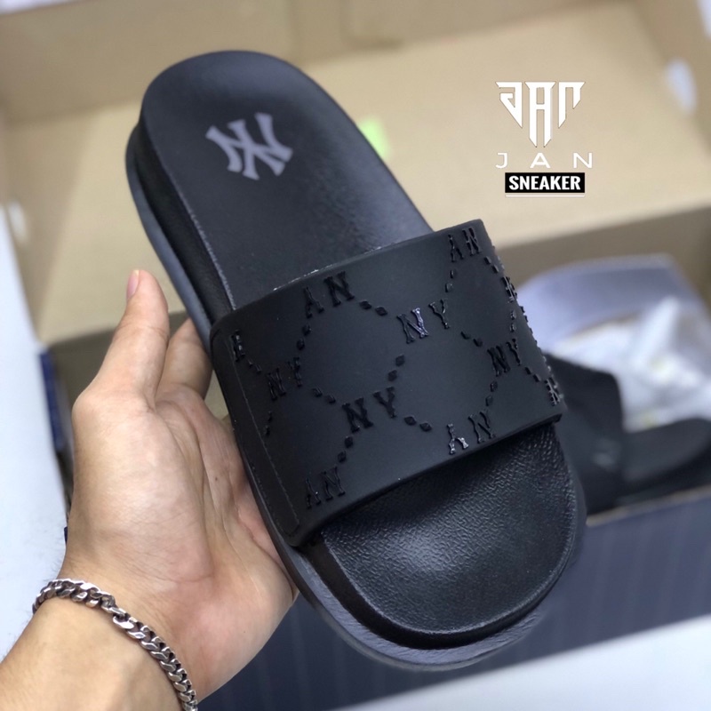 Dép MLB Dia Monogram NY Đen/Trắng Chính Hãng