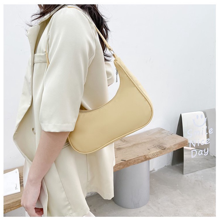 Túi Xách Đeo Vai / Kẹp Nách Chất Liệu Nylon Nhỏ Gọn Nhẹ Màu Sắc Thời Trang Cho Nữ