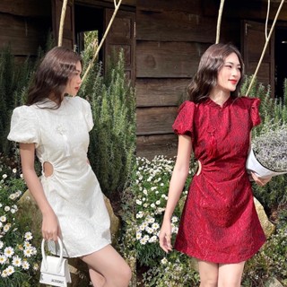 Đầm cổ tàu gấm dáng ngắn cutout eo tay bồng đỏ/trắng - Audrey Studio