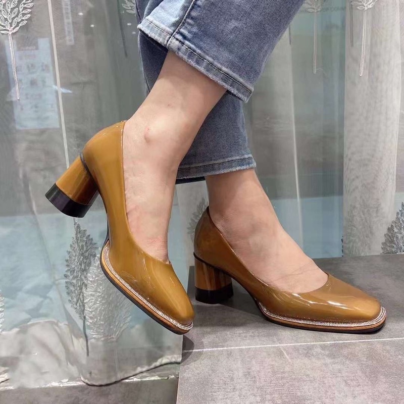 Giày cao gót mũi vuông da bóng đế viền đá gót trụ fullbox hàng quảng châu cao cấp